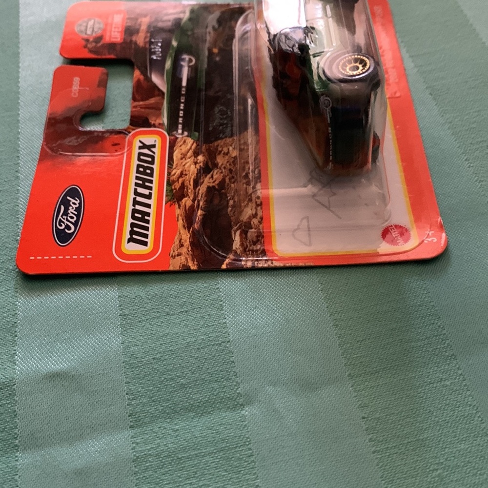 2022 Ford Bronco Sport Toy car - Green Matchbox - Picture 8 of 10